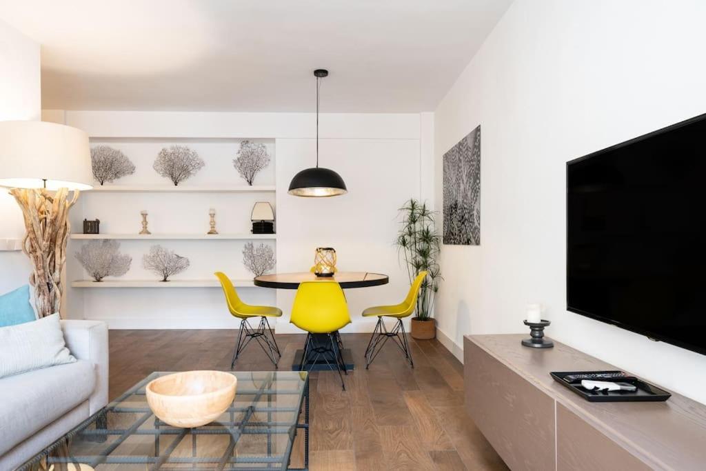 Super Central Malaga Flat With Terrace And Free Parking Kültér fotó