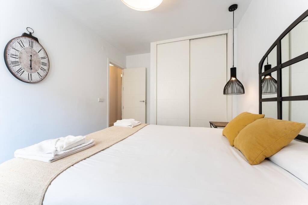 Super Central Malaga Flat With Terrace And Free Parking Kültér fotó