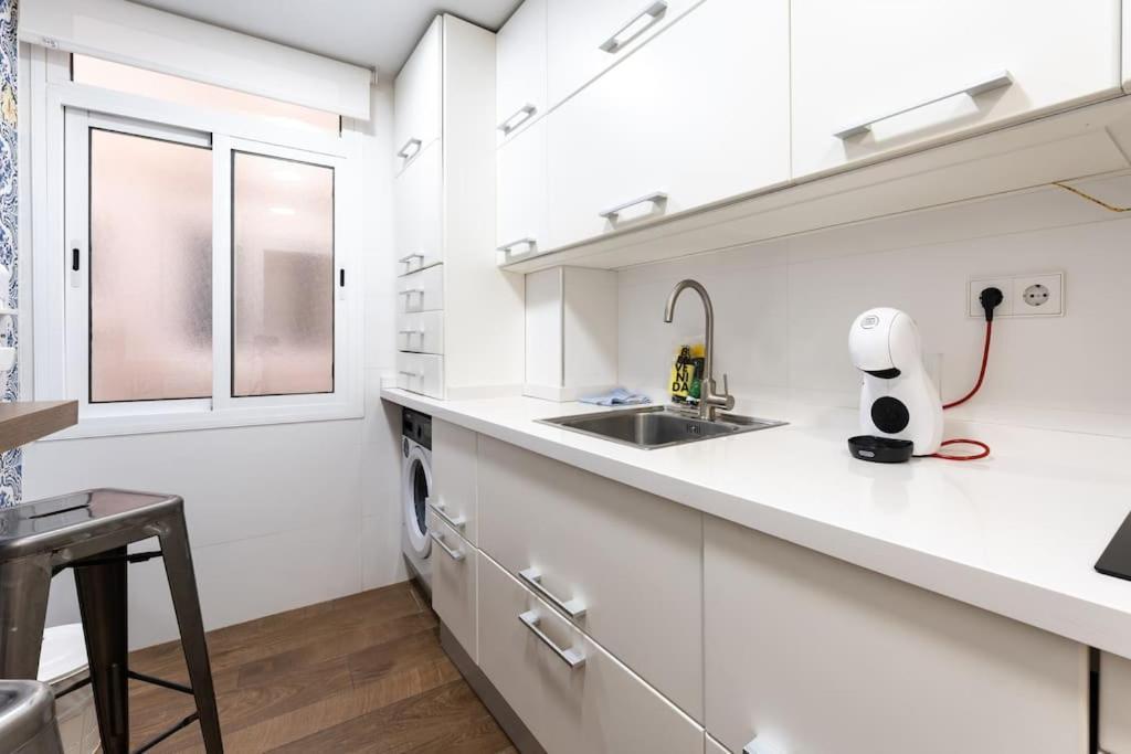 Super Central Malaga Flat With Terrace And Free Parking Kültér fotó