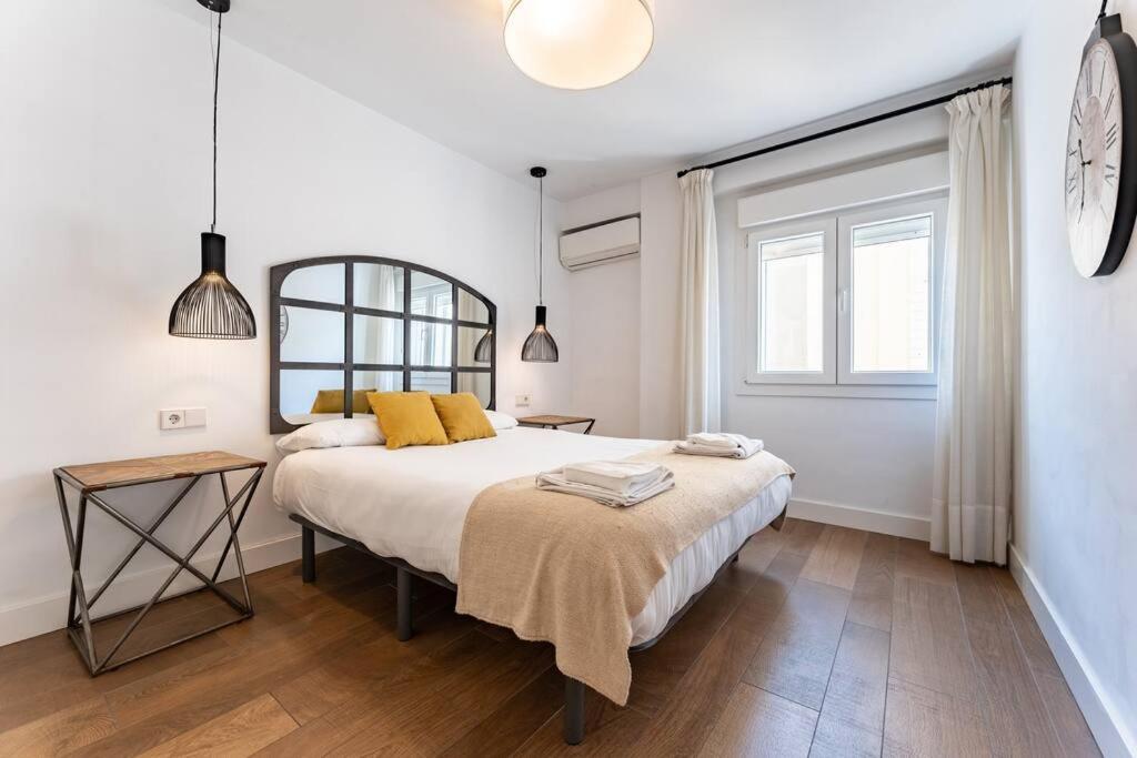 Super Central Malaga Flat With Terrace And Free Parking Kültér fotó