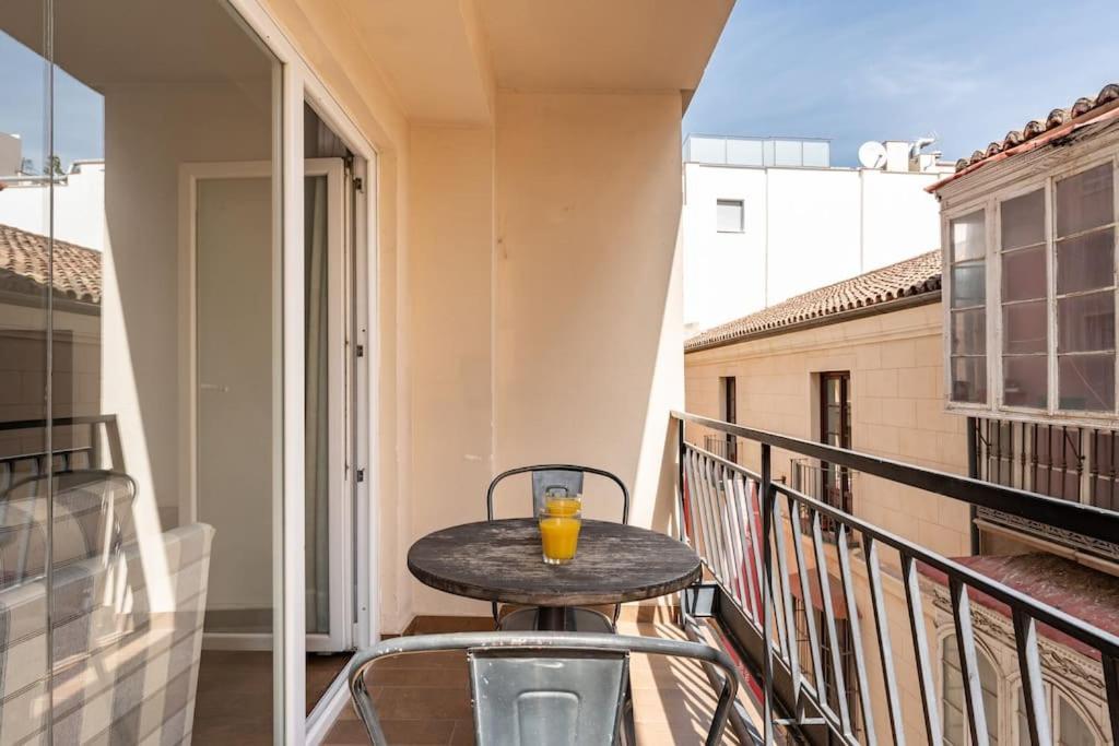 Super Central Malaga Flat With Terrace And Free Parking Kültér fotó